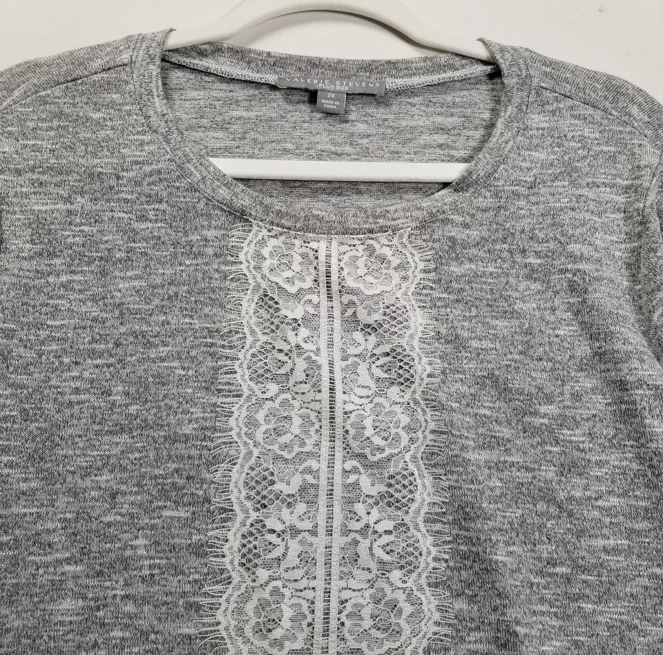 Suéter para mujer Valerie Stevens 2X Plus gris blanco ribete de encaje gasa manga larga Foto 2 de 4