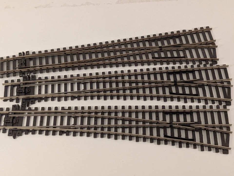 Job Lot of Peco SL-8376 Code 83 #7 Right-Hand Curved Turnouts – OO Gauge - Image 2 of 2