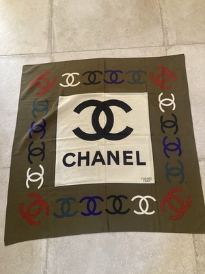 CHANEL SEIDENTUCH QUADRATISCHER SCHAL UNSICHER OB VINTAGE? Khaki Green Border sehr guter Zustand