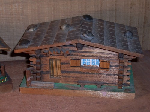 Swiss Alpine Cabin Music / Jewelry Box Lot Wood, Swiss Movement - Picture 2 of 11