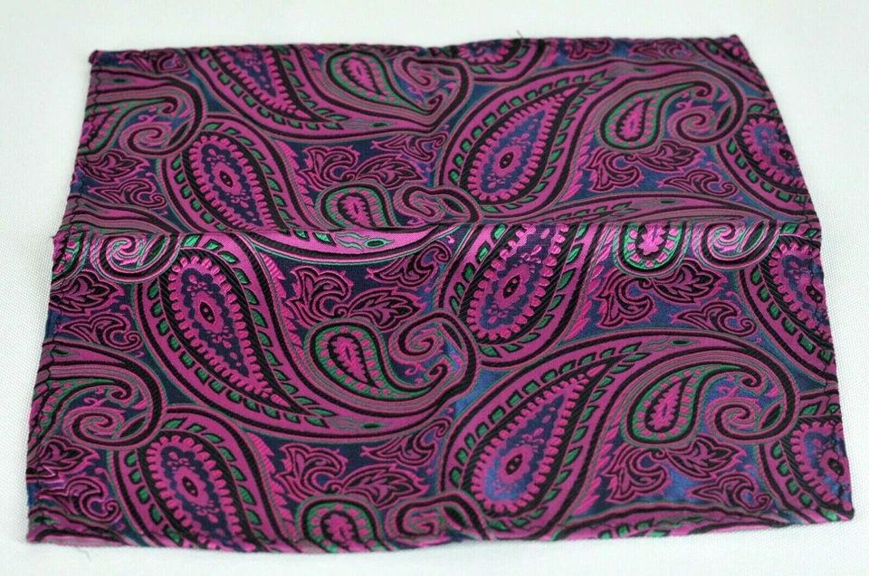 Lord R Colton Masterworks Trikala Magenta Paisley Bolsillo Cuadrado Seda Nuevo Foto 2 de 3