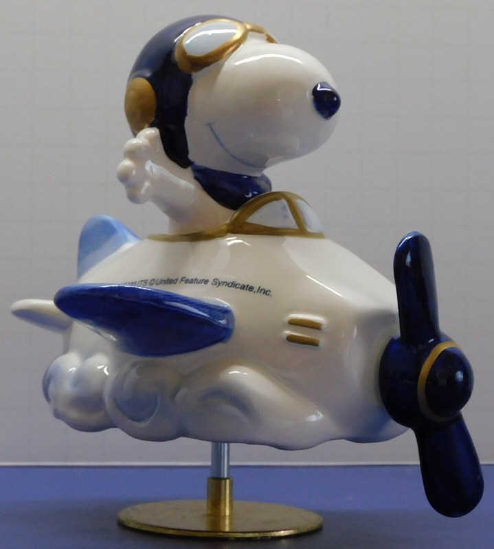 Vintage Peanuts Snoopy Flying Ace Sun Hing Porcelain Music Box Rare Excellent   