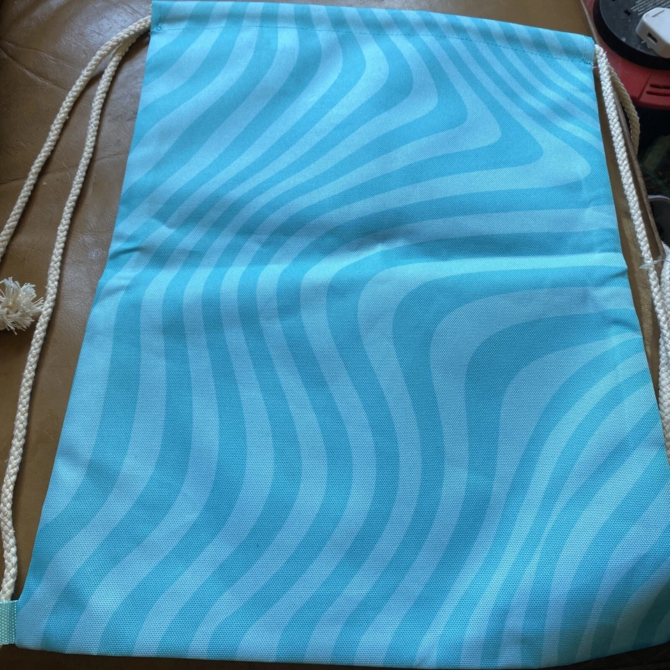 Bins OFFICIAL VW VOLKSWAGEN CAMPERVAN SURFS UP DRAWSTRING SWIM GYM BAG - Image 2 of 4