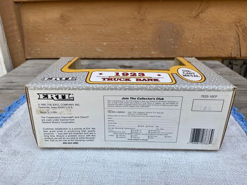 1992 Unopened ERTL 1923 Replica KROGER Truck Locking Coin Bank Metal Rubber Tire - Picture 6 of 7