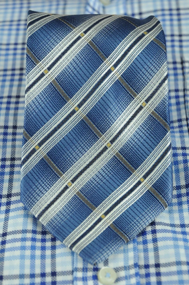 Gravata masculina Cellini azul branca e marrom xadrez tecido de seda 60 x 3,75 pol. - Imagem 2 de 4