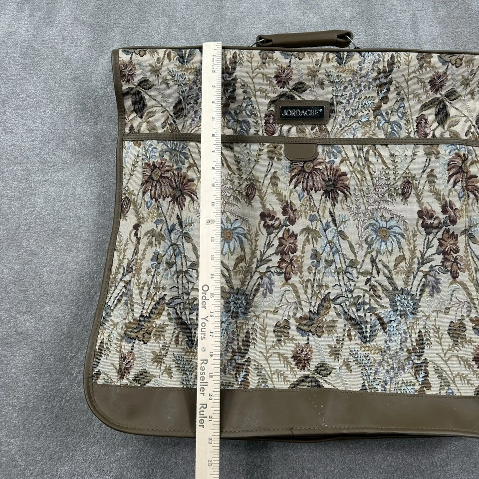 Bagagem dobrável vintage Jordache tapeçaria floral vestuário 22 x 23 bronzeada - Imagem 2 de 4