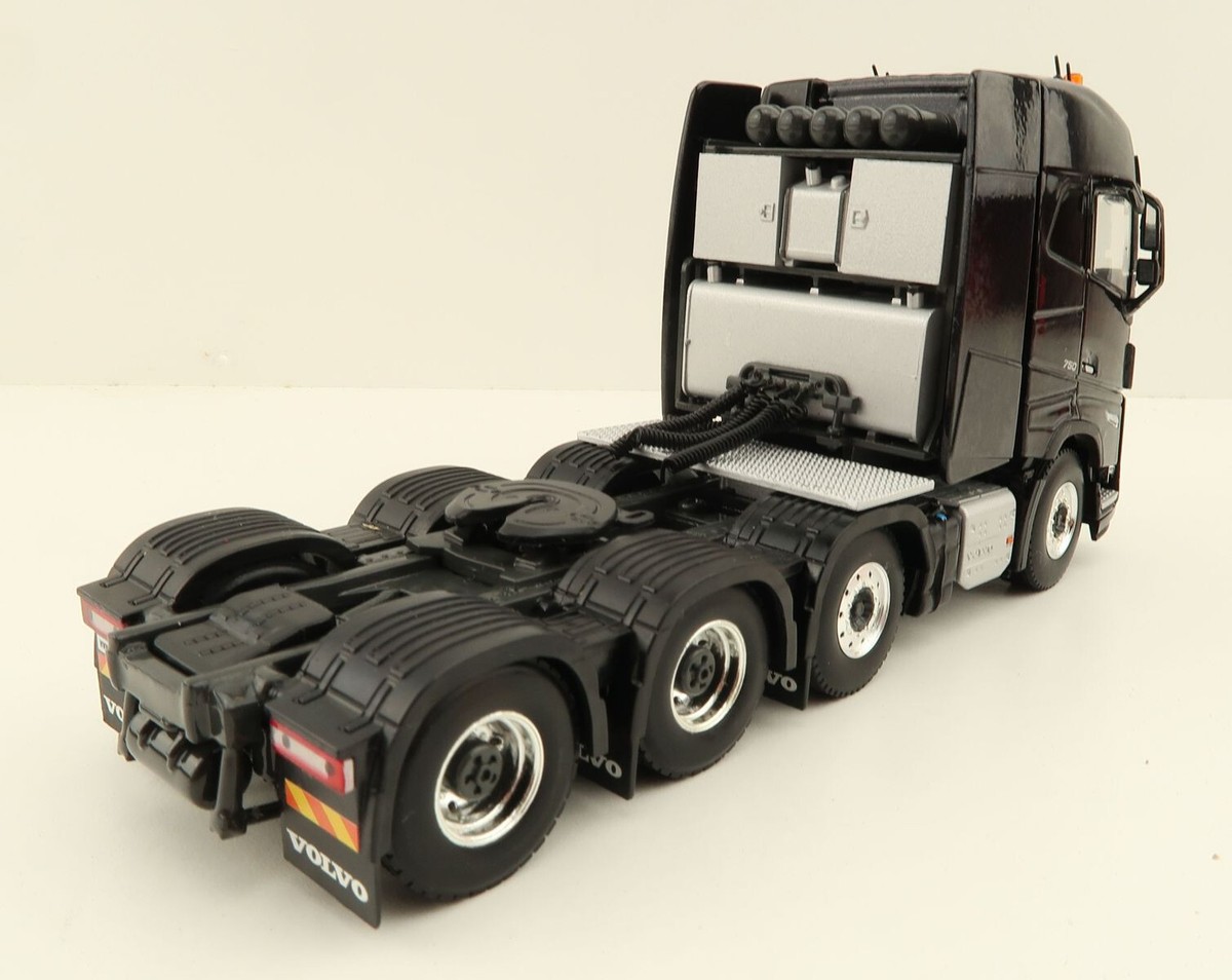 WSI 04-2146 Volvo FH5 Globetrotter 8x4 Prime Mover Truck - Scale 1:50