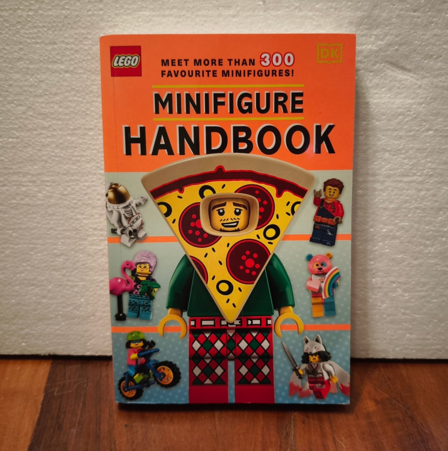 LEGO Minifigure Handbook By Hannah Dolan