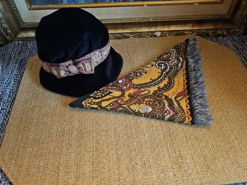 ACCESSORI CLASSICI REBECCA RAGAZZA AMERICANA ~ CAPPELLO ~ SCIALLE ~ NUOVO SENZA SCATOLA - Foto 12 di 22