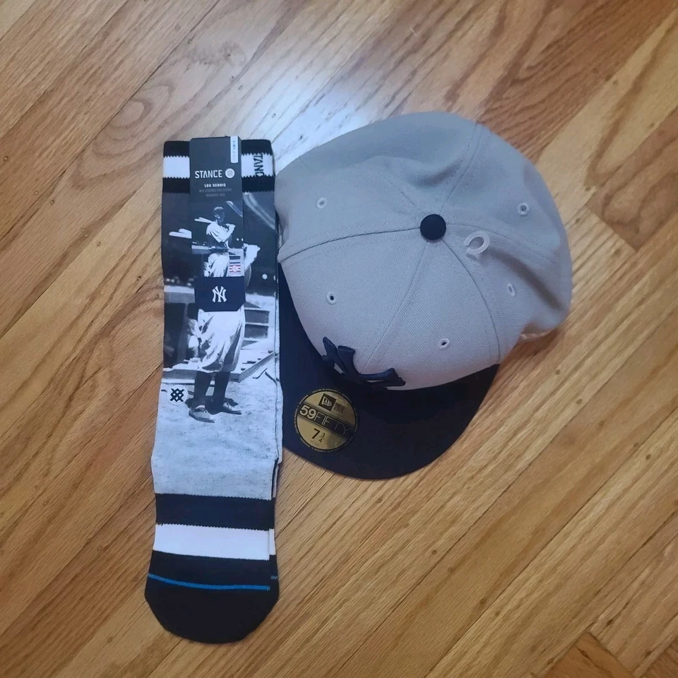 Nuevo con etiquetas paquete Nueva York. Gorra ajustada Yankees y calcetines Lou Gehrig personalizados Foto 2 de 2