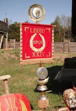 Roman Legion Gold Wreath SPQR Victory vexillum flag standard sigma legionary