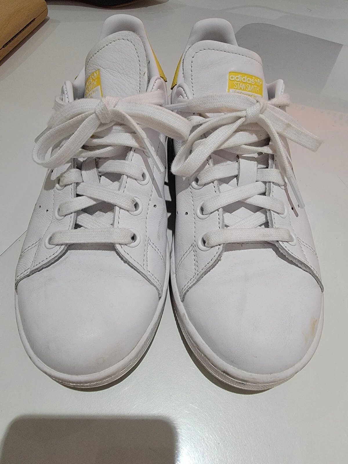 Adidas Originals Stan Smith con bianco e giallo