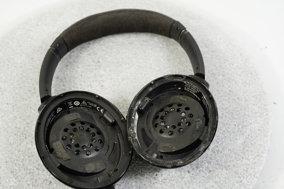 Bose Soundlink AroundEar Wireless Headphones Black, 24O10 ES2627 * PLS