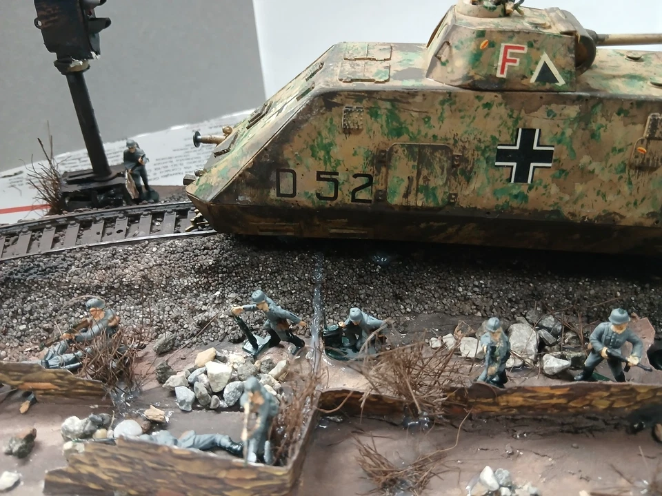 DIORAMA Treno corrazzato Panther e figurini 1:72 - Immagine 4 di 4