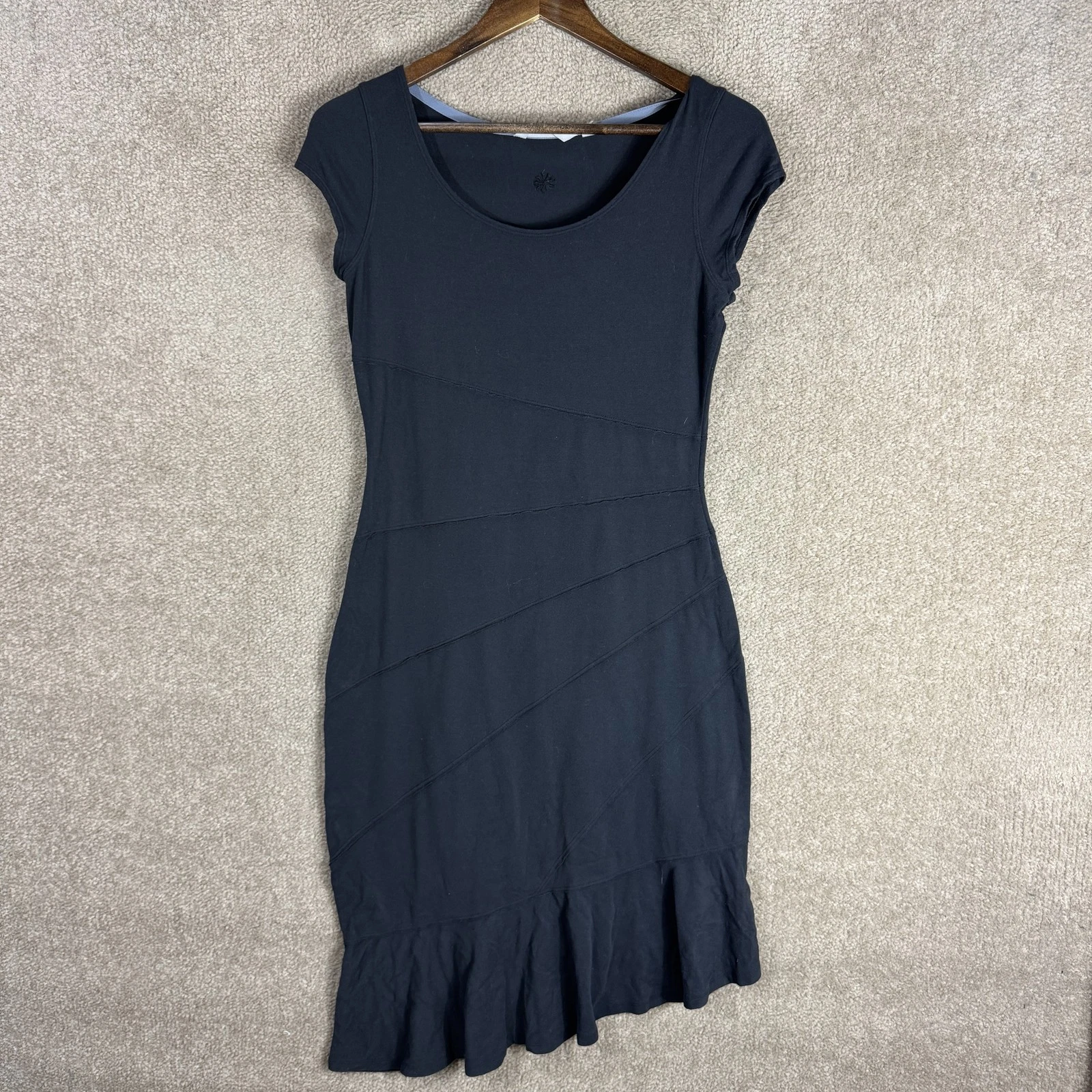 VETEMENTS Abito donna Athleta Crescendo piccolo nero cappuccio manica aderente svasato tasca viaggio