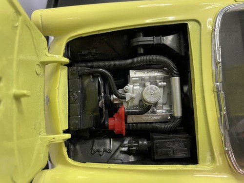 Revell Metal 55 Ford Thunderbird 1:18 Scale Yellow - Picture 14 of 15