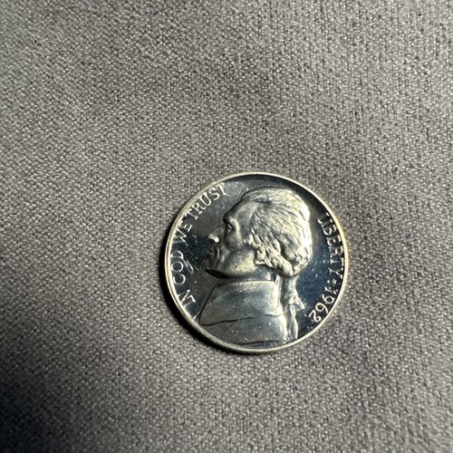 Jefferson Nickel von 1962, ohne Münzzeichen, sehr guter Zustand. Unzirkuliert.