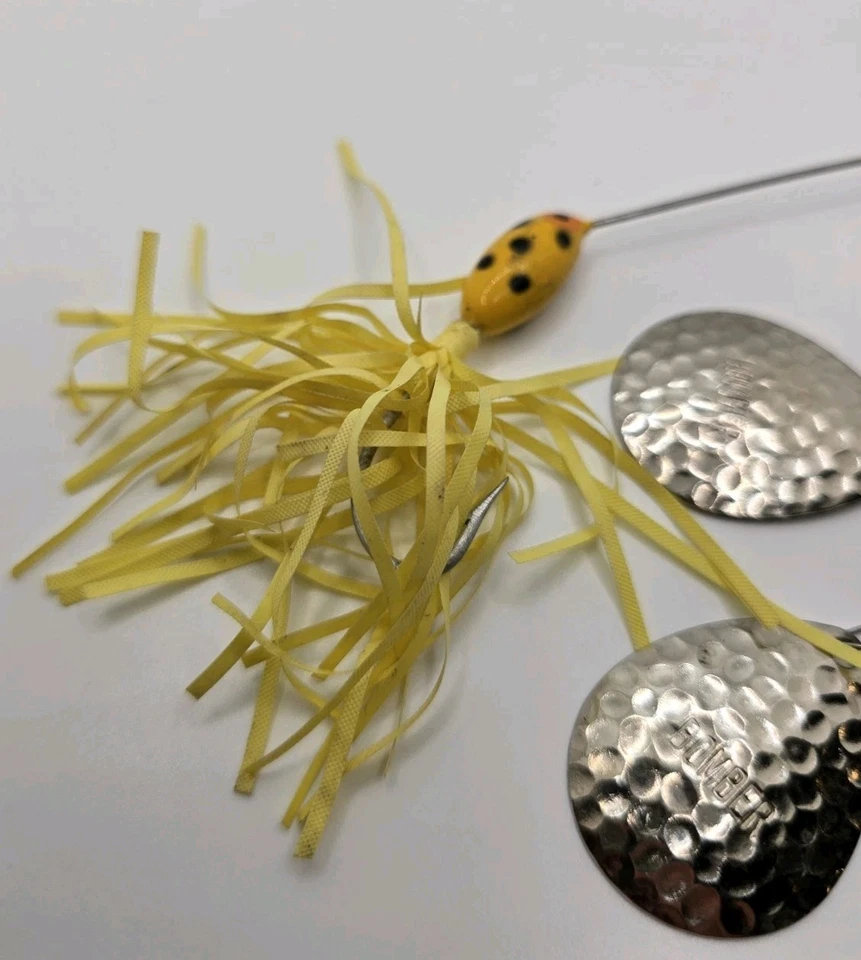 Señuelo de pesca Bomber doble hoja plateado Spinnerbait puntos amarillos/negros lubina  Foto 3 de 4