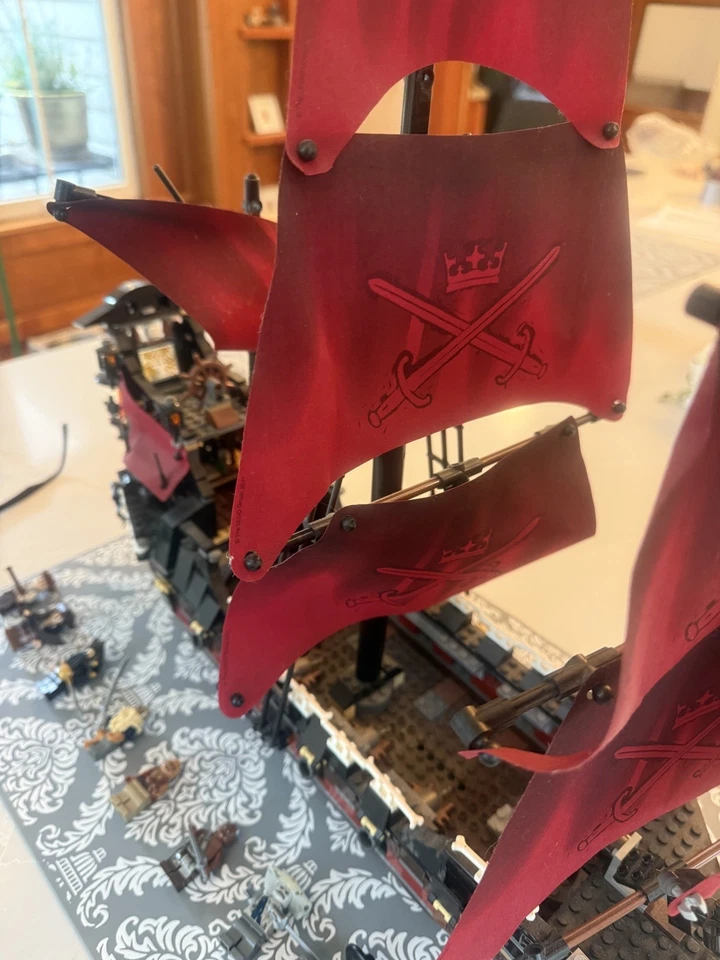 Lego Piratas do Caribe Vingança da Rainha Ana (4195) Usado 95% com minifiguras  - Imagem 3 de 4