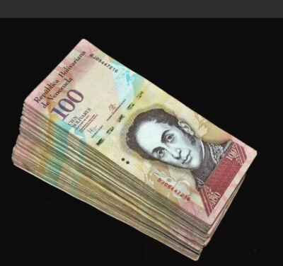 300 x Venezuela 100 bolivares banknotes/ 2007-2017 issue / CIRCULATED 3 bundles