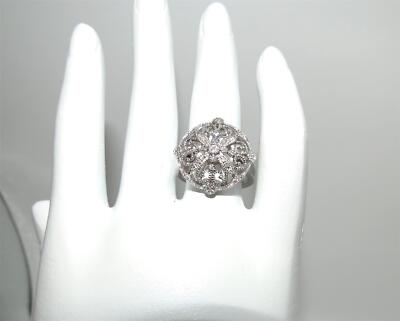 Gorgeous 925 sterling silver and diamond ring ISP