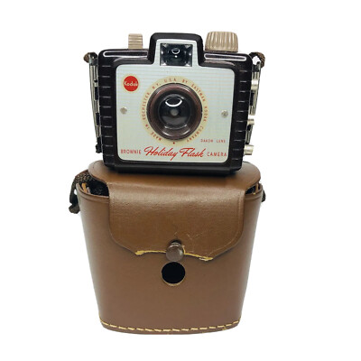VINTAGE 1950s KODAK BROWNIE HOLIDAY FLASH CAMERA Original Strap