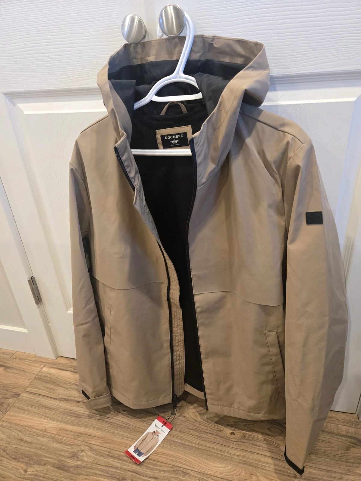 NWT Dockers Men's Flex Tech Filled Storm Hooded Jacket Size M Color Tan