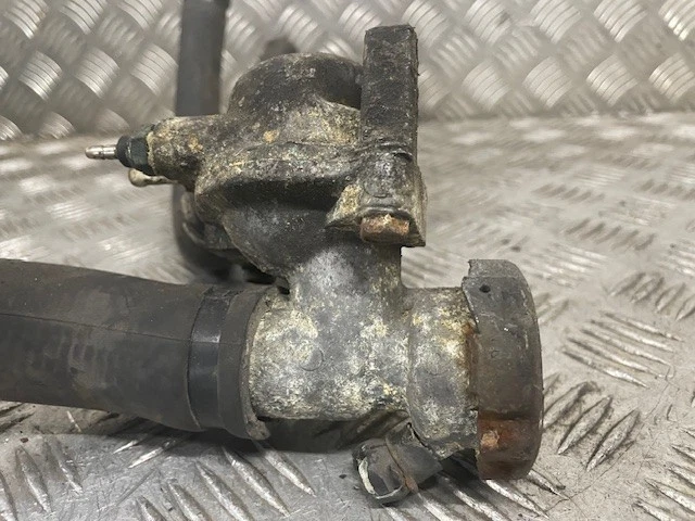 Carcasa termostato europeo pan honda st1100 Foto 3 de 4