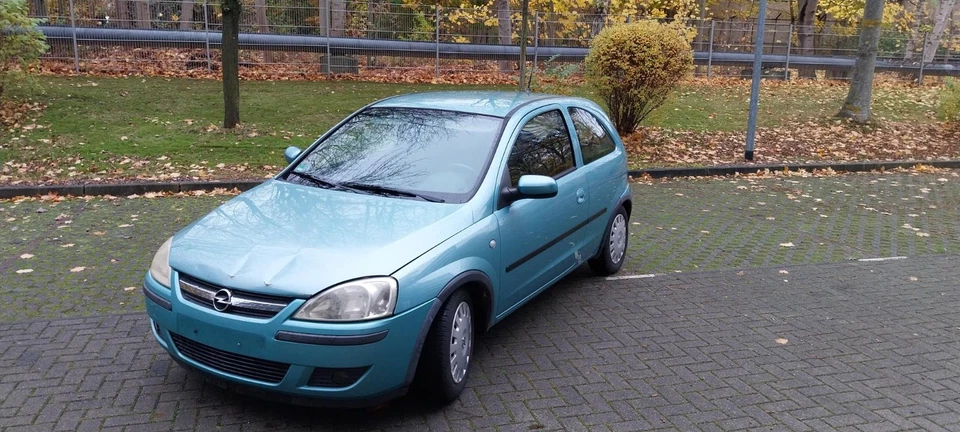 Opel Corsa C 1.2 , 8 fach bereift , AHK abnehmbar - Bild 2 von 4