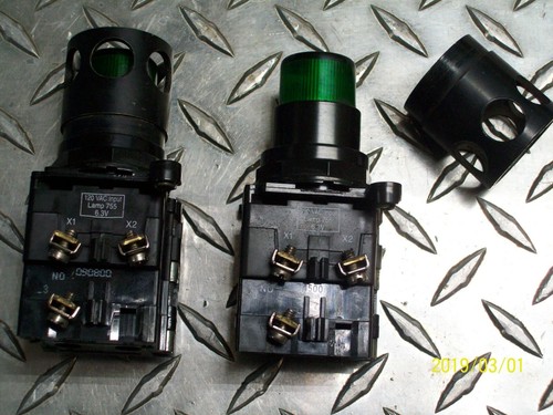 CUTLER HAMMER GREEN PILOT LIGHT PUSH BUTTON 10250T EXTENDED GUARDED BLACK BEZEL - Picture 2 of 2