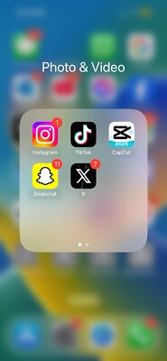 TikTok installiert - Apple iPhone 15 Pro - 128GB - Titanweiß - Entsperrt 