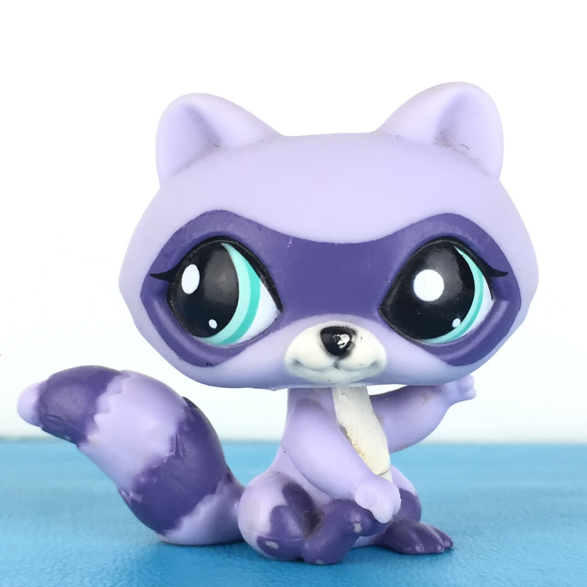 Littlest Pet Shop #1957 Raccoon / 300+ LPS – PAY SHIPPING ONCE FOR