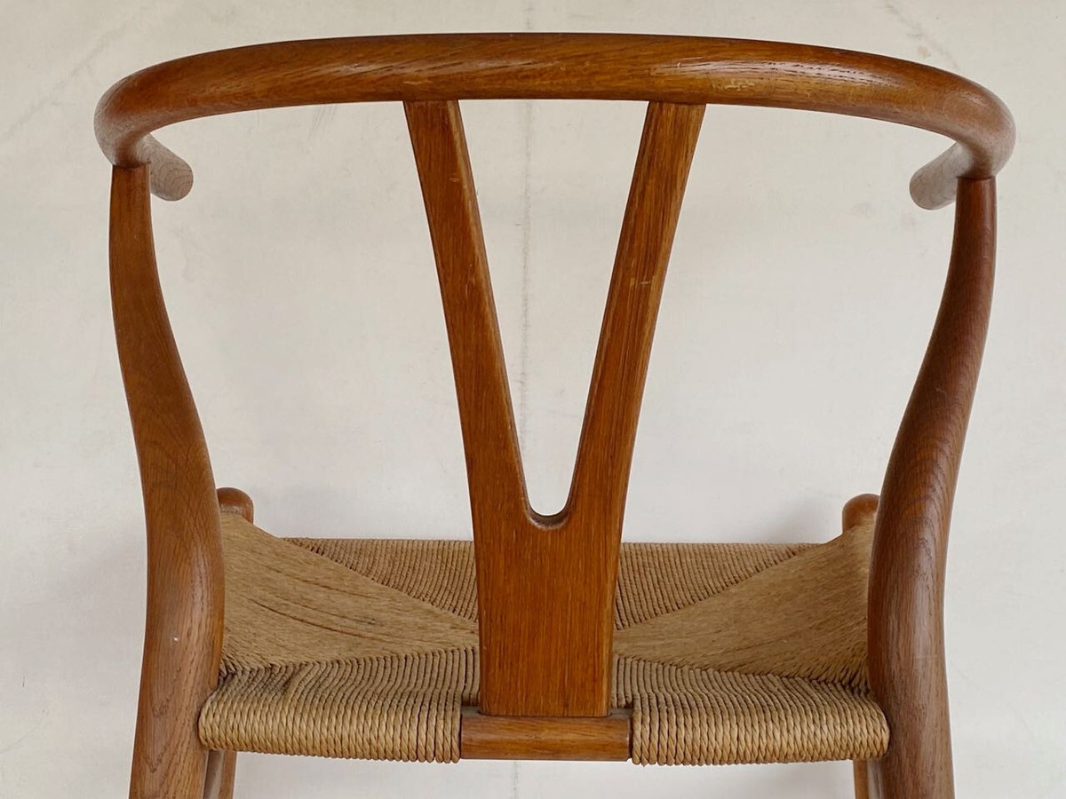 Early Vintage Hans Wegner Wishbone Oak Chair. CH-24 CARL