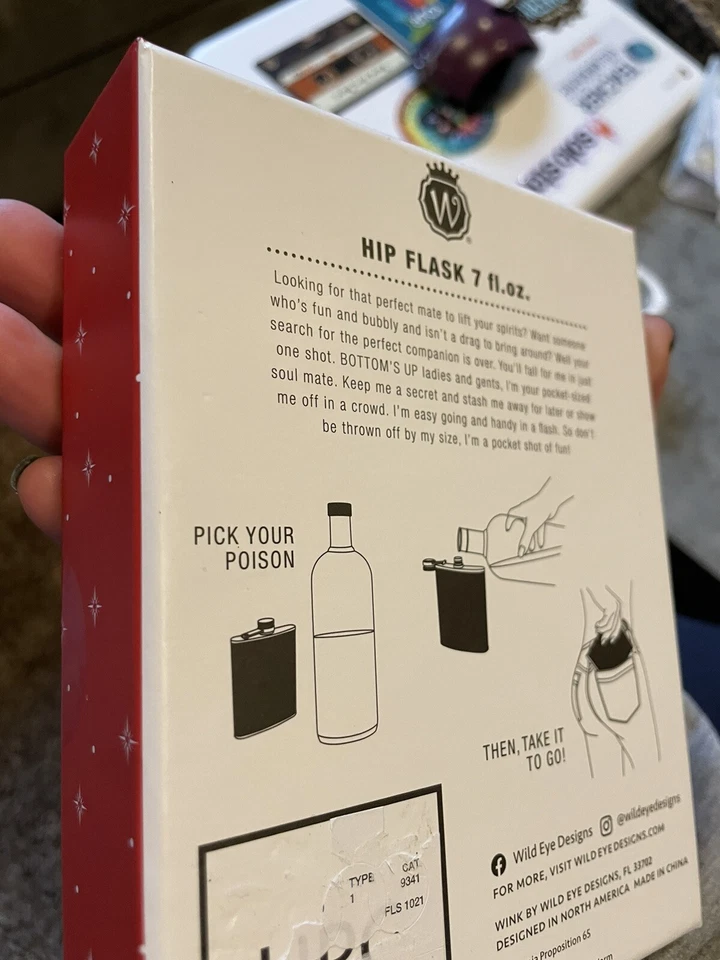 Funny Christmas Gifts Secret Hip Flask "Dear Santa Define Naughty" Foto 3 de 4