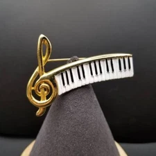 AJC Piano Keyboard Music Motif Treble Clef Vintage Brooch Gold Tone Unique