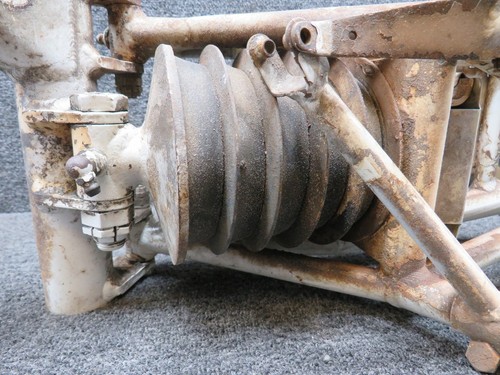 5257-1 (Use: 520000-1) Mooney M20D Main Gear Assembly LH with Spindle and Truss - Picture 11 of 22