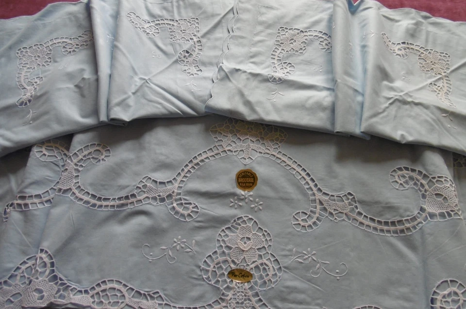 Drap + 2 taies avec BRODERIES et DENTELLE de Venise dans la boite d'origine - Photo 2/4