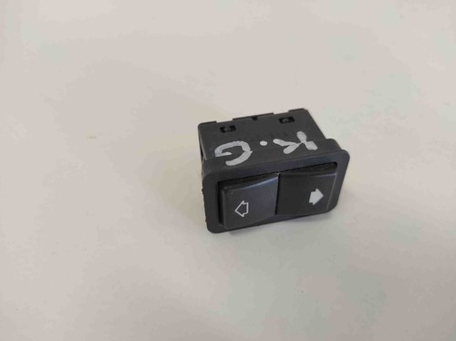 BMW 5 Touring E39 Schalter für Fensterheber hinten links 8368974 3.00 18079749