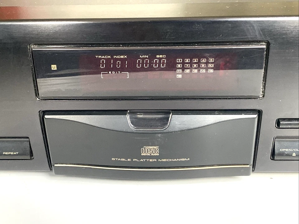 Pioneer PD-S703 Compact Disc CD Player with Stable Platter Mechanism - Image 4 of 4