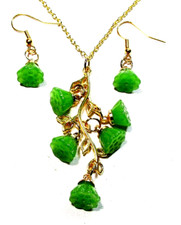 Gold Tone Green Flower 18" Necklace Pierced Earrings - NWOT 3364