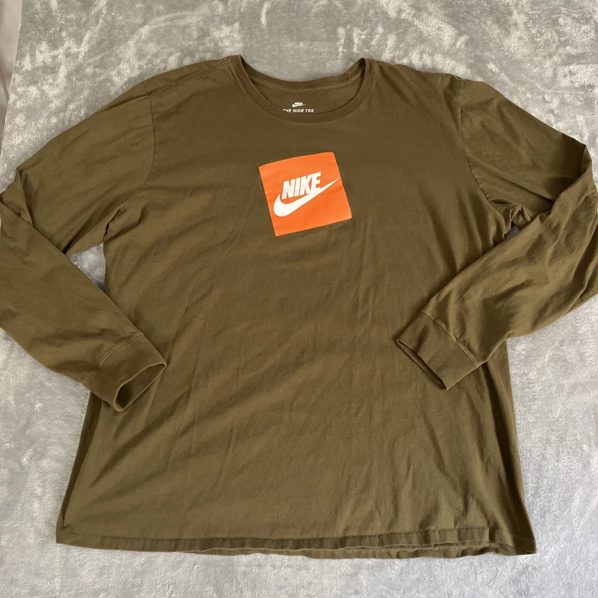 Orange and olive clearance green nike shirt