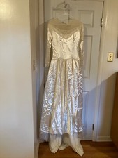vintage wedding gown 1942 ivory satin size 6, excellent condition