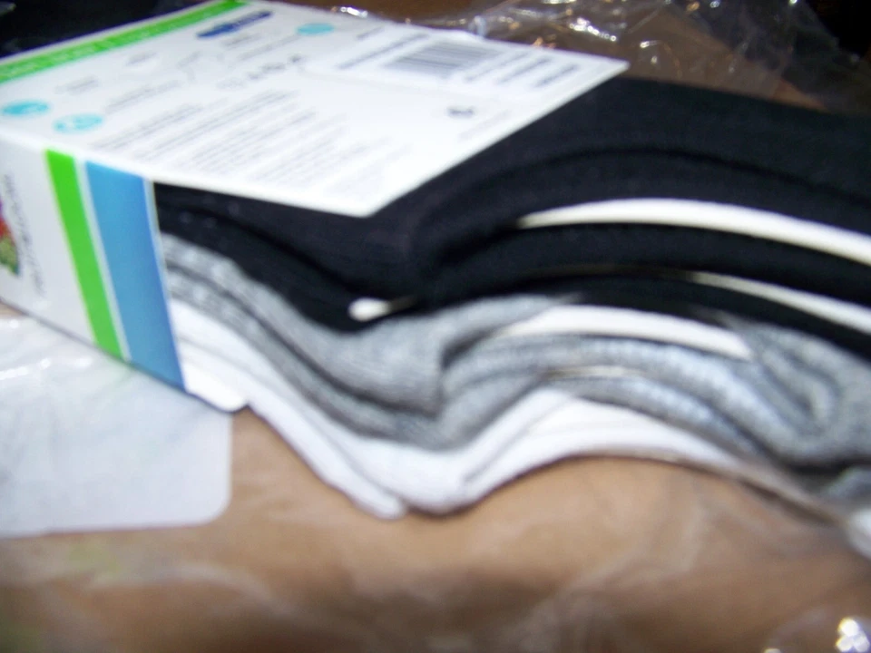 12 pair Women's Fruit of the Loom Cool Zone Socks  no show Sz 4-10 lightweight - Image 4 of 4