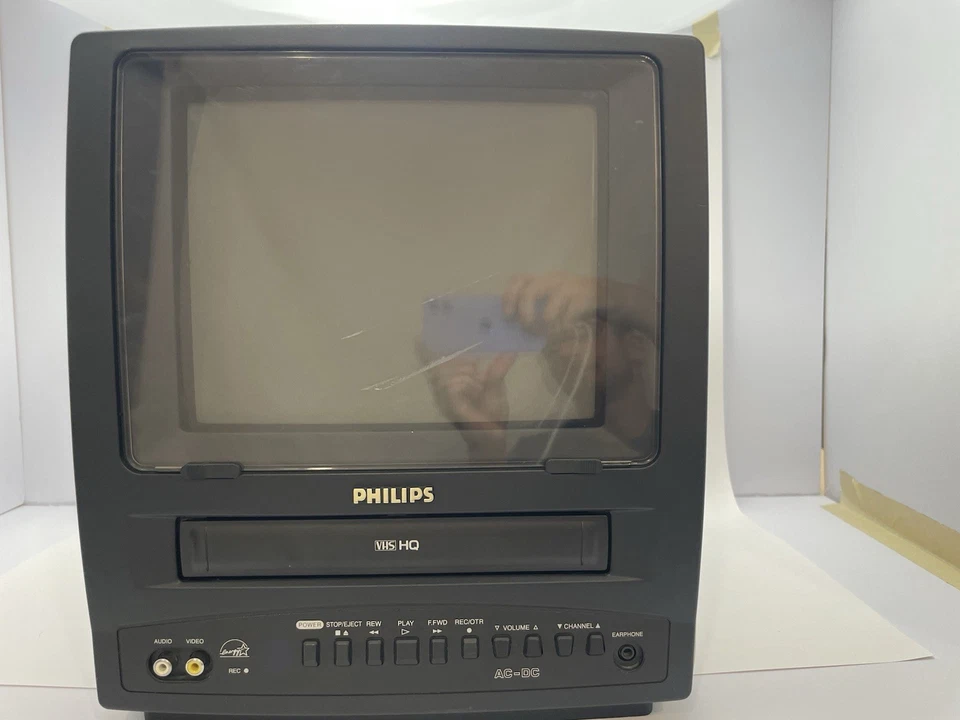 2001 PHILIPS CCC092AT01 9" TV VHS COMBO Fully Tested And Working. Cord Included. - Image 2 of 4