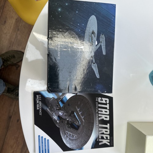 Eaglemoss Star Trek Official Starships USS Vengeance Magazin und Modell