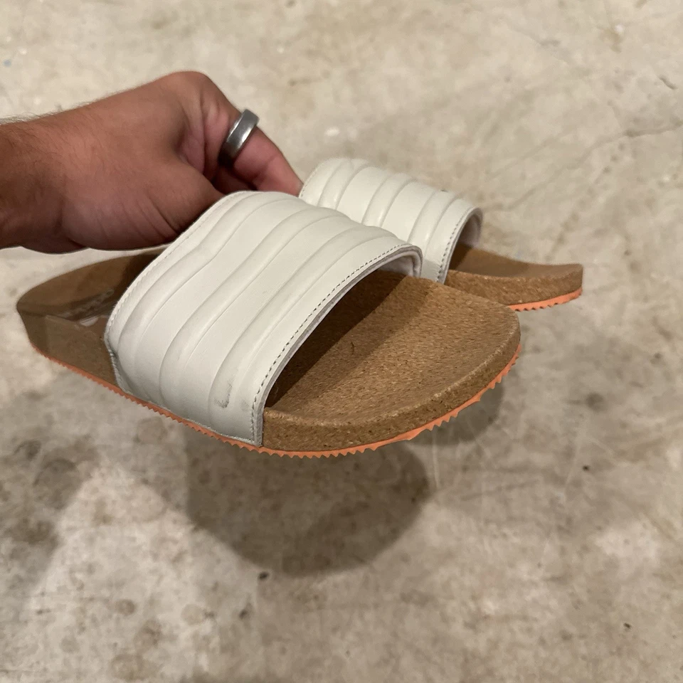 Slides de cortiça Adidas Originals tamanho 6 cinza pêssego - Imagem 3 de 4