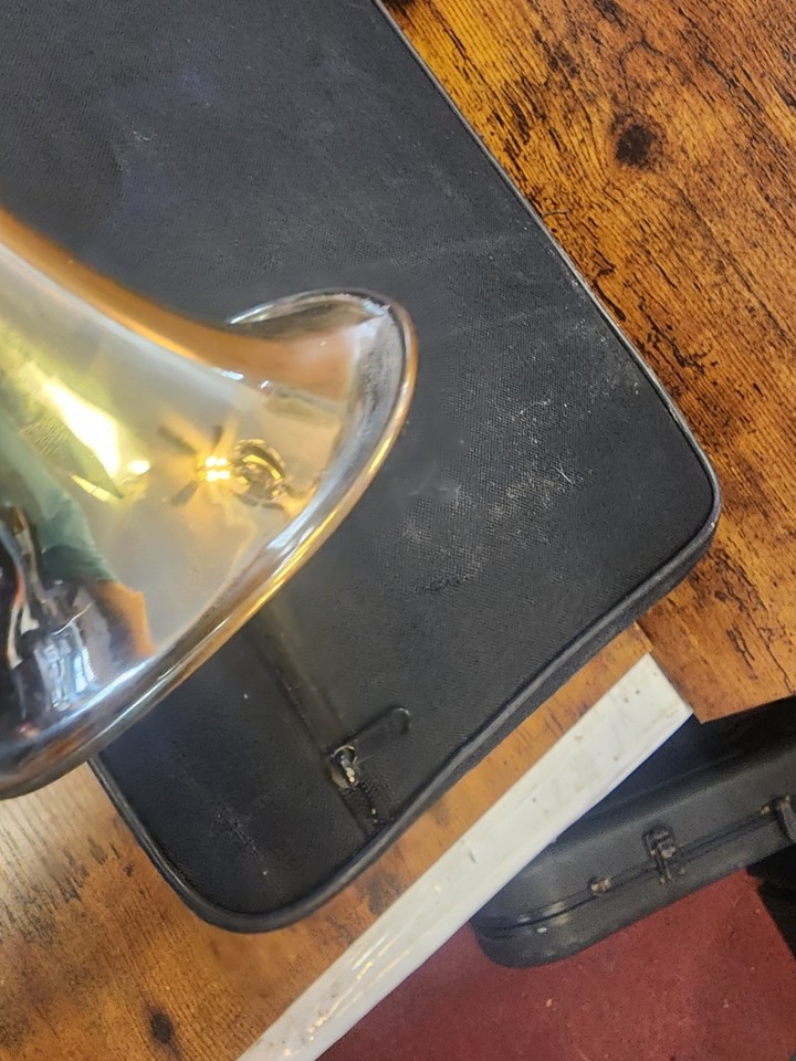 Conductor trumpet in case With 7C Mouthpiece And Case Musical ...