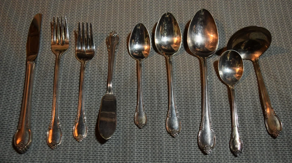 Vintage 1847 Rogers Bros Remembrance Silverware Flatware 77 Pieces 1948 - Image 2 of 4
