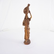 Frau mit sack auf dem Kopf tragende Figur Holz geschnitzt