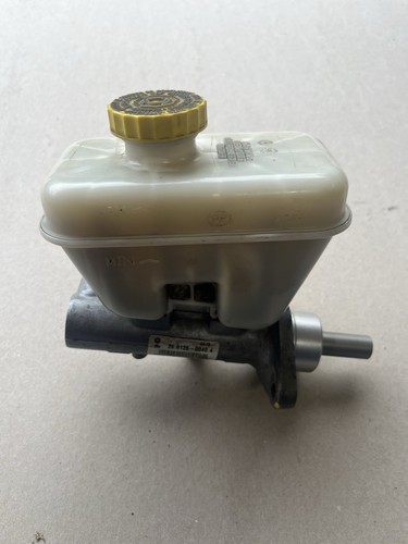 2006-2010 JEEP COMMANDER BRAKE MASTER CYLINDER - Picture 2 of 6